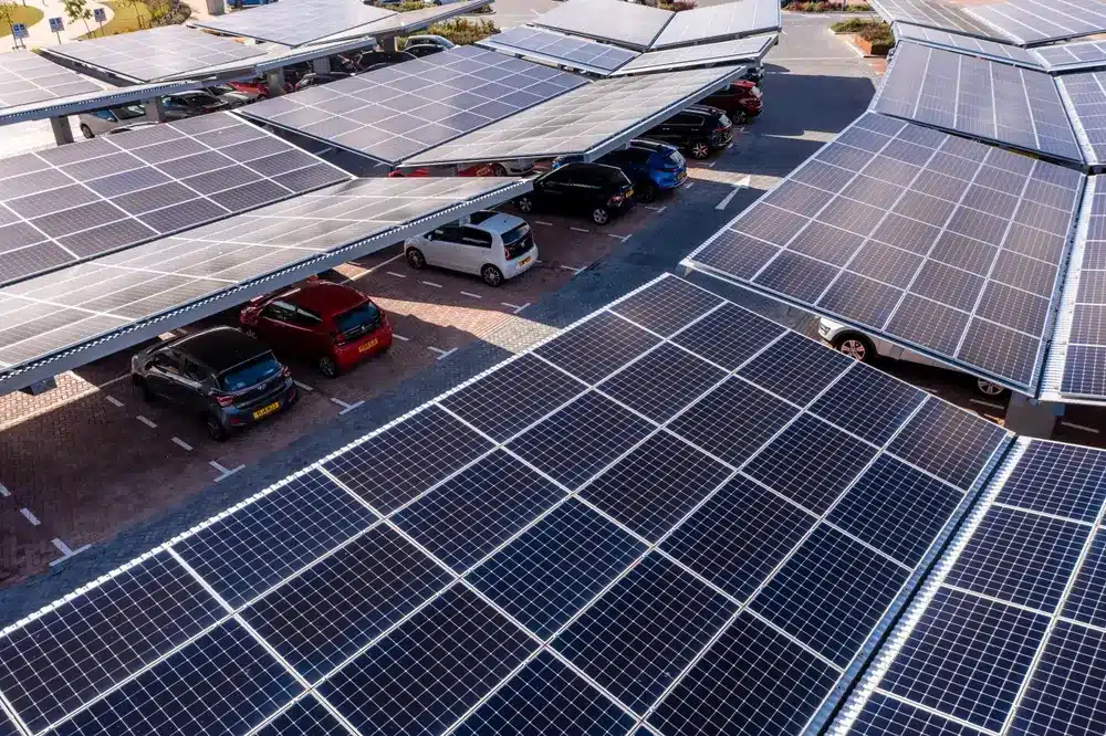 Ombrière bifaciale ou monocristalline